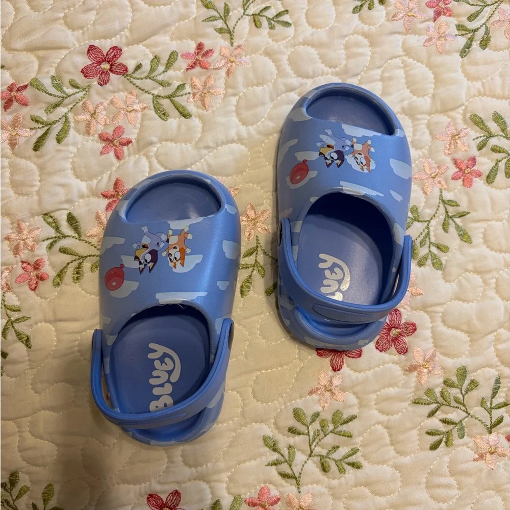 Bluey Kids' Light Blue Cloud Slide Sandals with Character Print - Picture 3 of 3